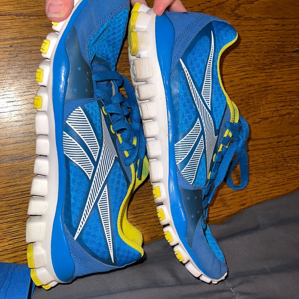 Reebok running shoes - size 8.5 womens - only worn a few times